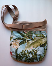 Load image into Gallery viewer, Rachel Messenger